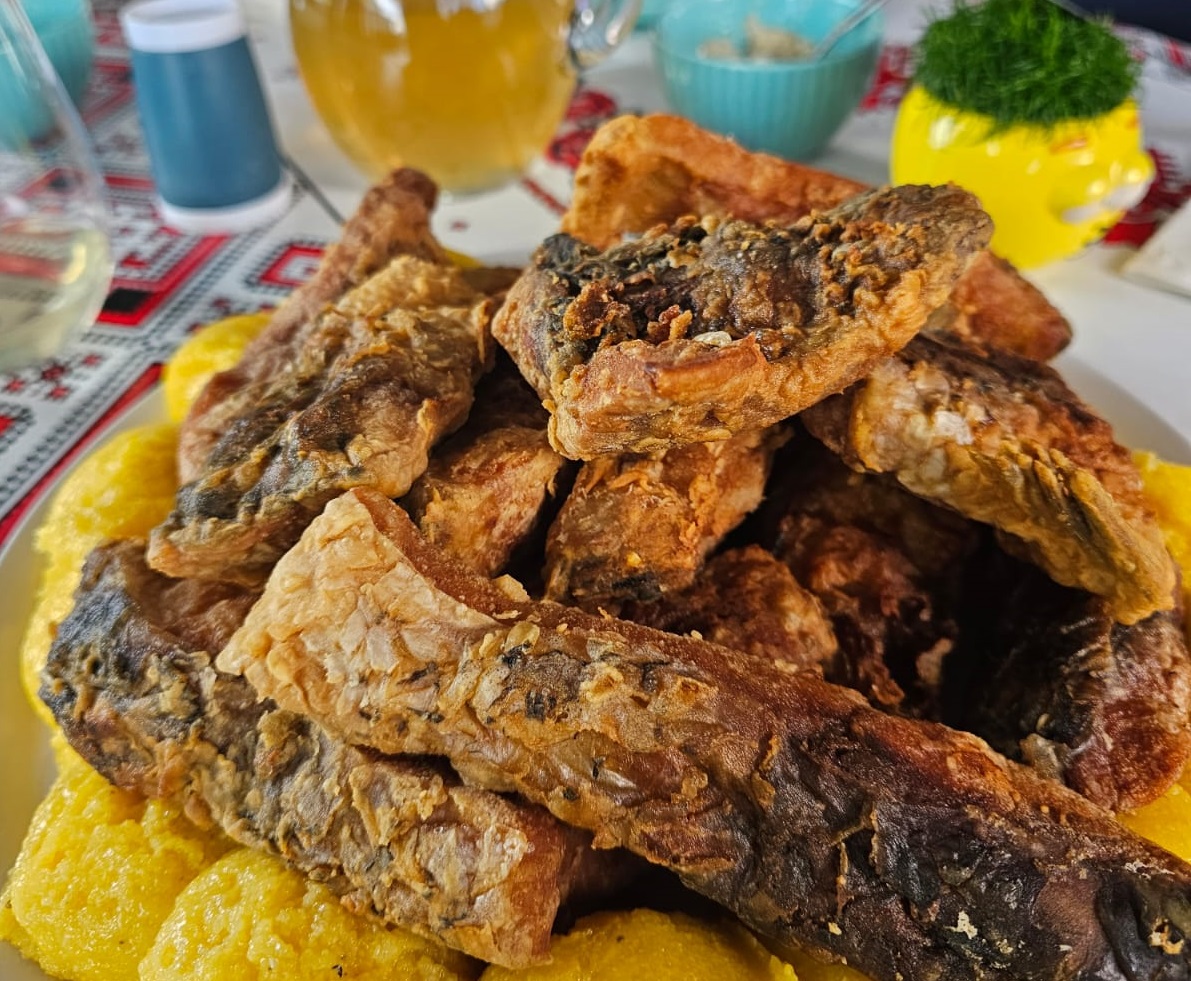 Tradiții pescărești și povești locale: ce descoperi dincolo de ape